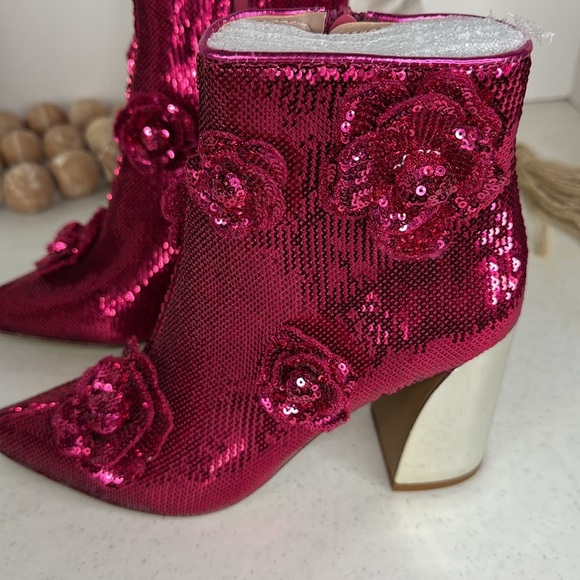 Betsey Johnson Women's Finlee Ankle Boot Fuchsia Sz 6 - Picture 6 of 8
